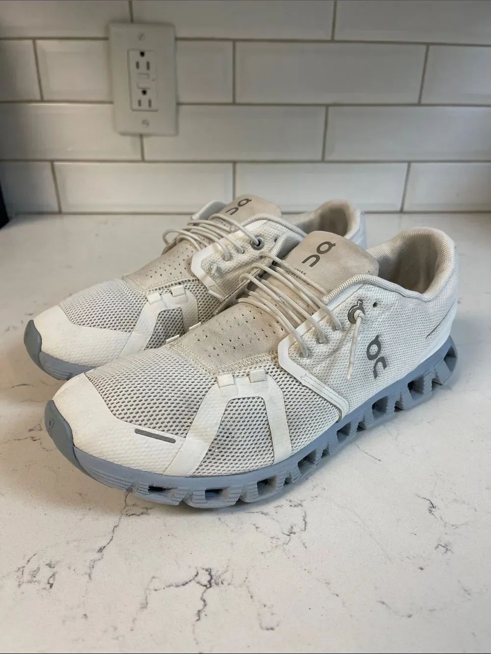 On Running ON Women’s Cloud 5 'White Chambray' Size 10 Style # 59 98886